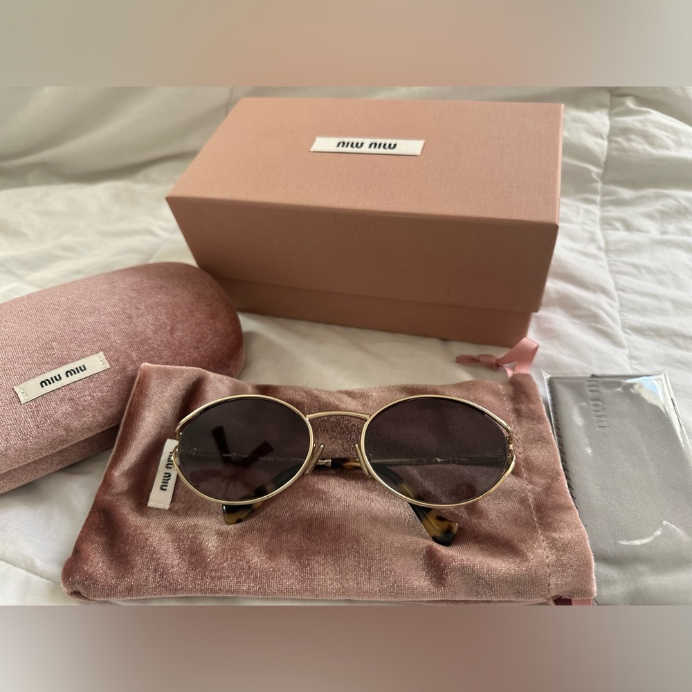 Miu Miu MU 52YS sunglasses